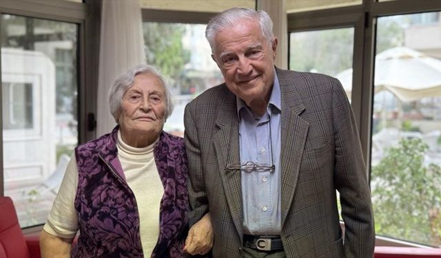 70 Yıl Sonra Huzurevinde Buluşan Öğretmen ve Öğrenci