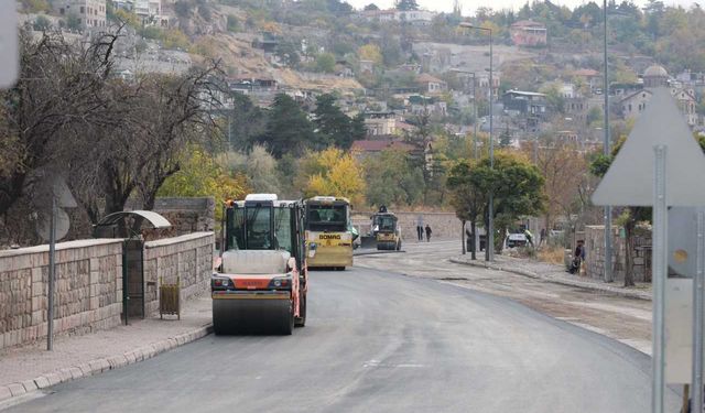 Başkan Yalçın yol yapım çalışmalarını inceledi