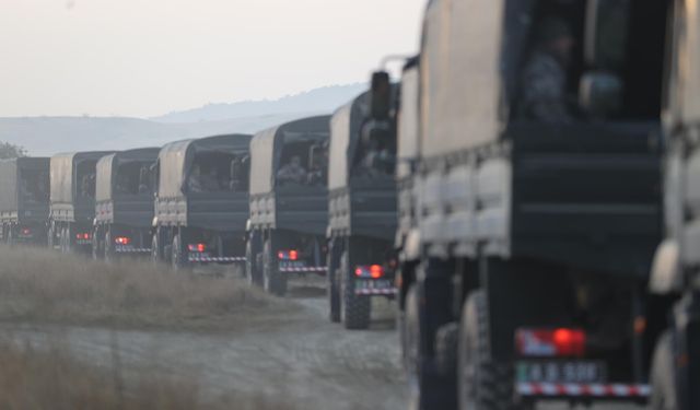 Düşen askeri uçağın enkazı tırlarla Türkiye'ye getirildi!