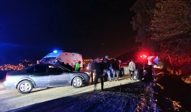 Adana'da iki otomobil kafa kafaya çarpıştı