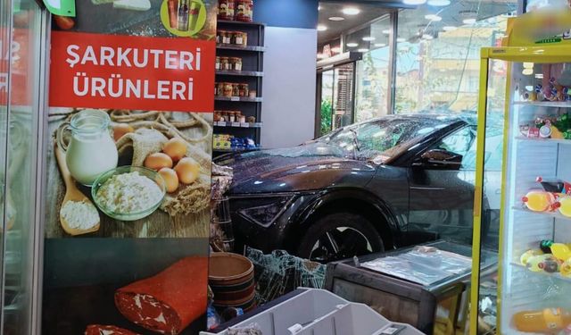 ayırova’da Cip Şarküteri Dükkanına Girdi