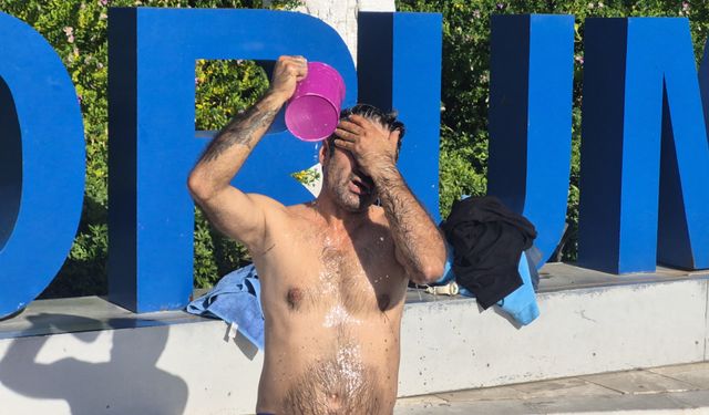 Bodrum’da susuzluk protestosu: Meydanda duş aldı