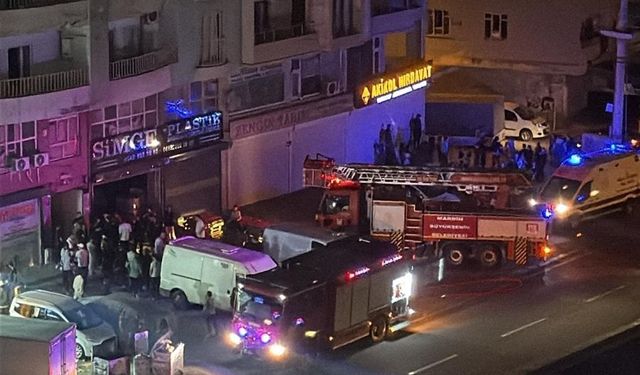 Çakmakla oynarken yangın çıkardı