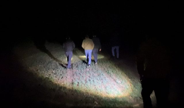 'Dur' ihtarına uymayan sürücü, aracını bırakıp ormana kaçtı