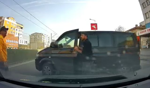 El freni çekilmeyen minibüste panik anı yaşandı