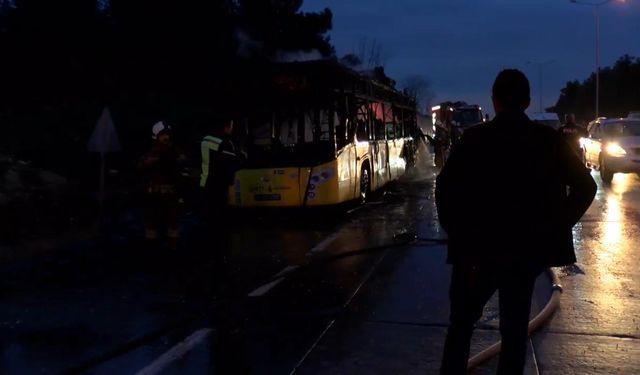 Eyüpsultan'da İETT otobüsü alev alev yandı!