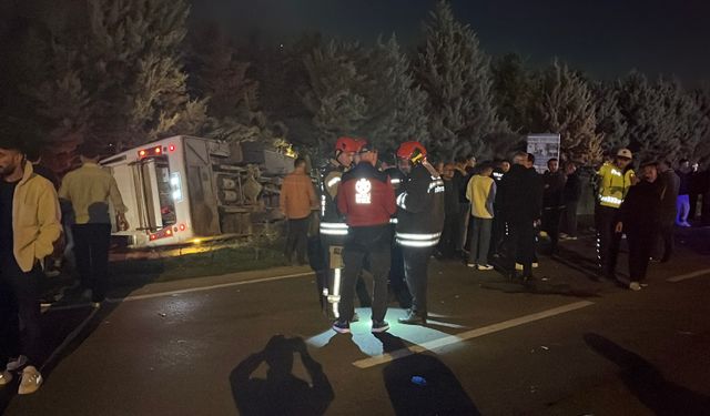 Gebze’de servis midibüsü devrildi: 8 yaralı