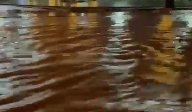 Hatay'da cadde ve sokaklar göle döndü