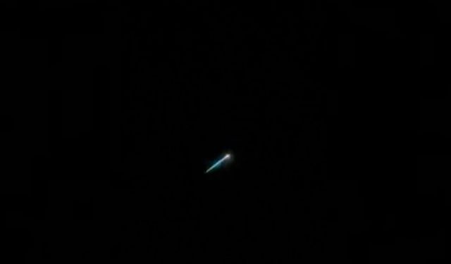 İstanbul'da gökyüzünde parlak cisim görüldü