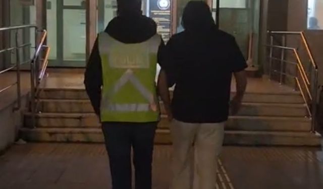 İzmir'de otomobile levye ile saldırdılar