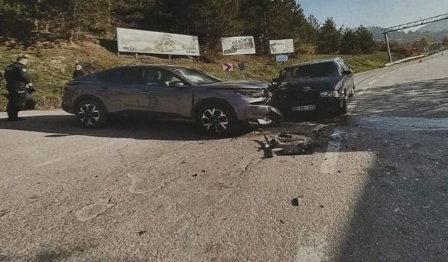 Kastamonu'da 2 otomobil çarpıştı