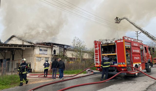 Kocaeli'de üretim tesisinde yangın!