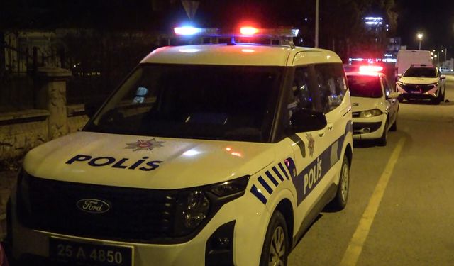 Komşusunu tabancayla yaraladı