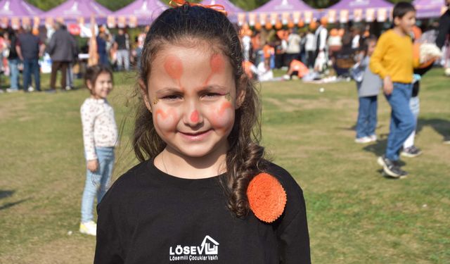 LÖSEV'den İzmir'de farkındalık korteji