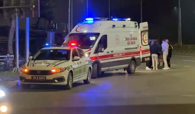 Motosiklet ile otomobil çarpıştı!