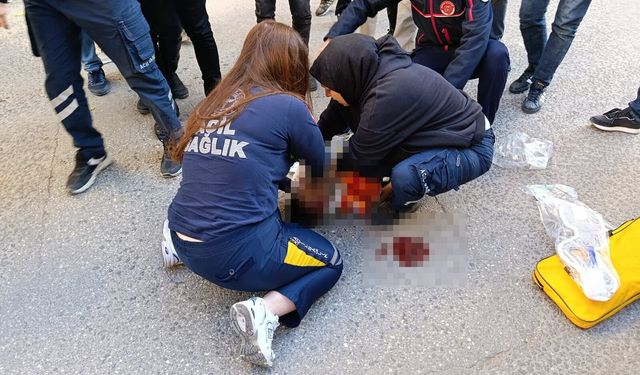 Okul önünde otomobil çarptı!