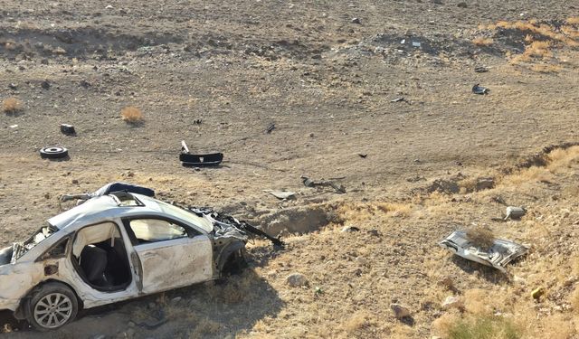 Otomobil şarampole yuvarlandı