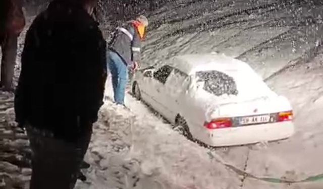 Sivas'ta kar yağışı devam ediyor