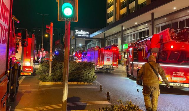 Sultangazi'de 27 katlı otelde yangın