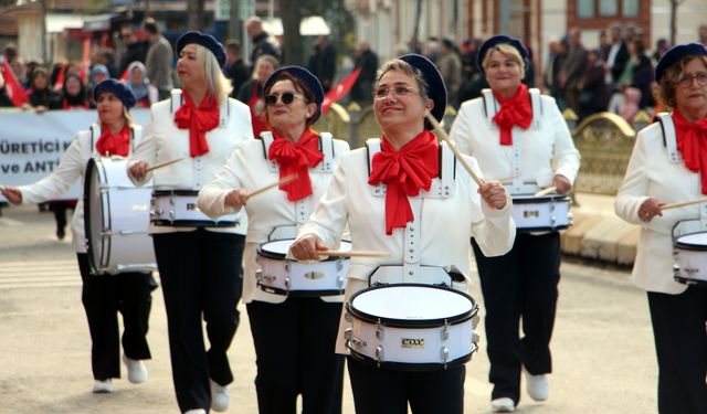 Törende dağıtılan hediyeler için kıyasıya yarış