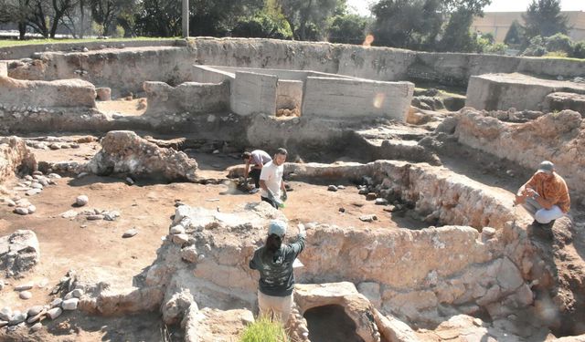 Ulucak'ta, atölyede seramik üretimi  devam ediyor