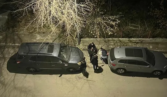 Alacak meselesi yüzünden 2 kişiyi bıçakladı