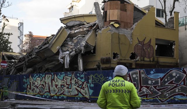 Ankara Çankaya'da Bina Çöktü!