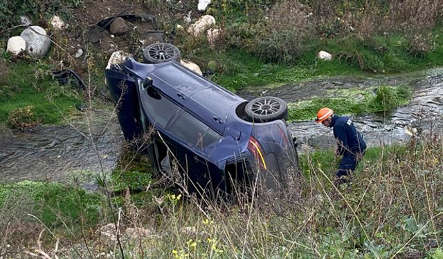Otomobil dereye uçtu