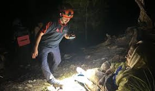 Dağlık alanda ayağından yaralandı