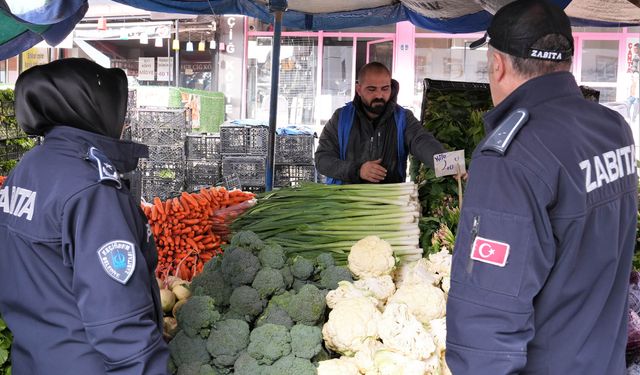 Keçiören’de Pazar Yerlerine Sıkı Denetim: Tartılar ve Etiketler Mercek Altında