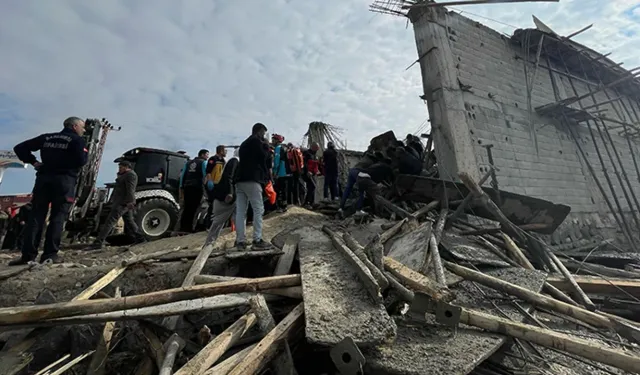 Tek katlı inşaatta çöktü!