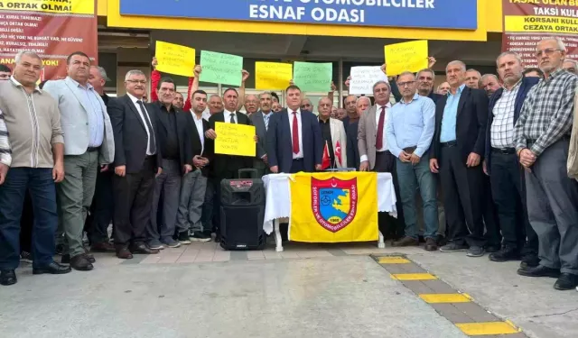 Taksiciler konta kapatarak korsan taksiciliğe dikkat çekti