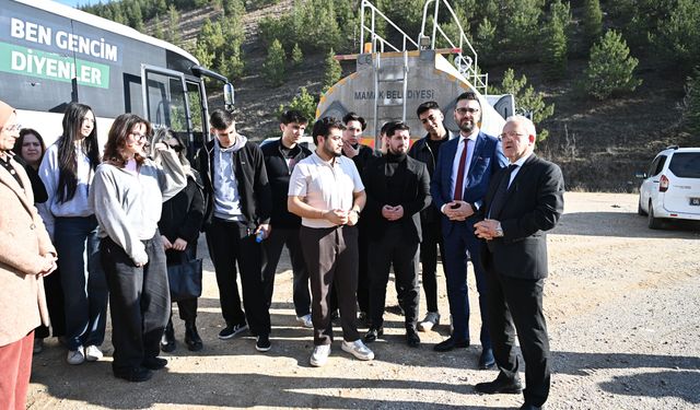 Mamak’ta Öğrenciler Ekolojik Köy’de Fidan Dikerek Doğayla Buluştu