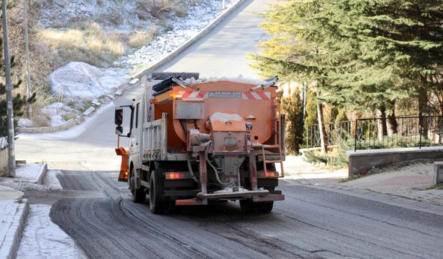 ÇANKAYA’DA BUZLANMAYA KARŞI YOĞUN ÇALIŞMA