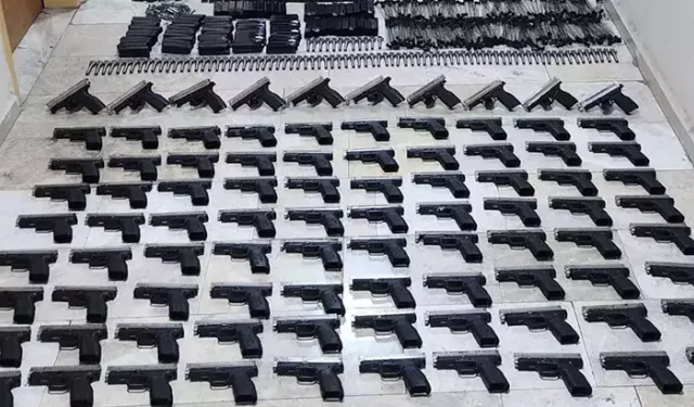 Hatay'da polisin durdurduğu otomobilden cephanelik ele geçirildi