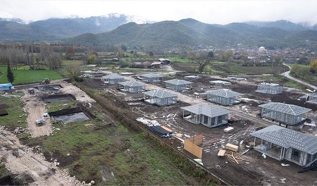 Balıkesir'de Depremzedeler İçin 40 Konut Yapılıyor!