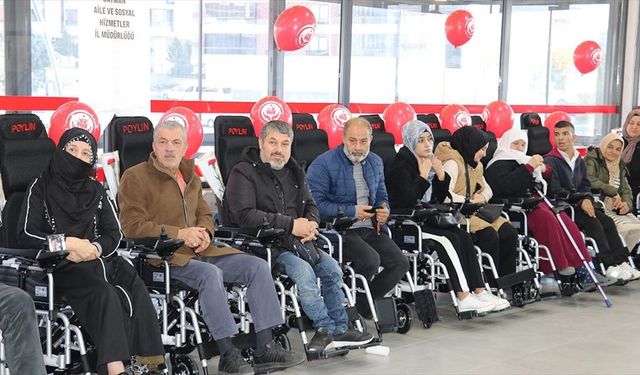 Batman'da  55 tekerlekli sandalye dağıtıldı