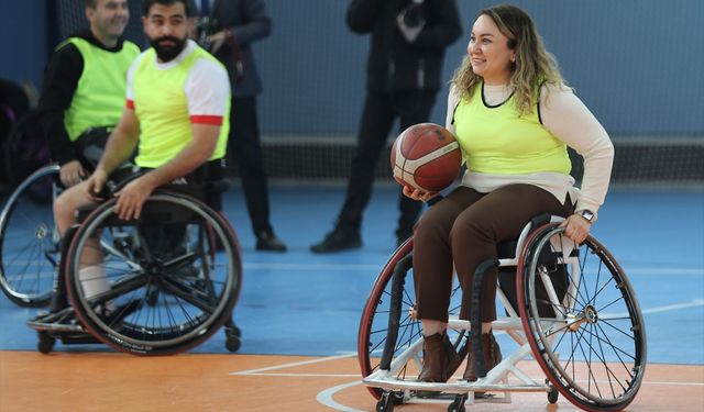 Konya'da Engelliler ile kurum müdürleri basketbol maçı yaptı