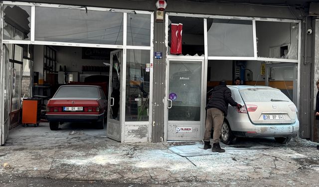 Otomobilin LPG tankı patladı