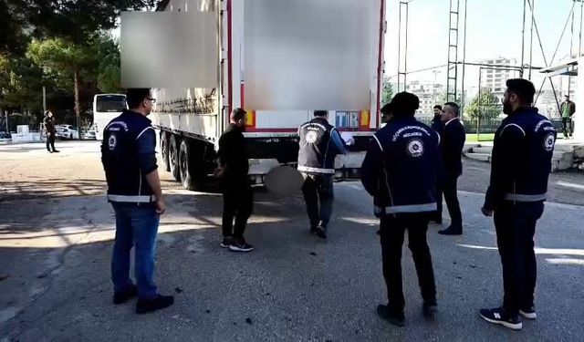 Amasya’da TIR’dan 13 kaçak göçmen çıktı