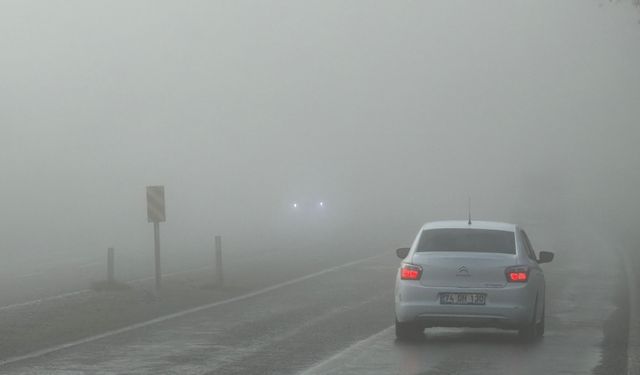 Bartın’da yoğun sis trafiği yavaşlattı