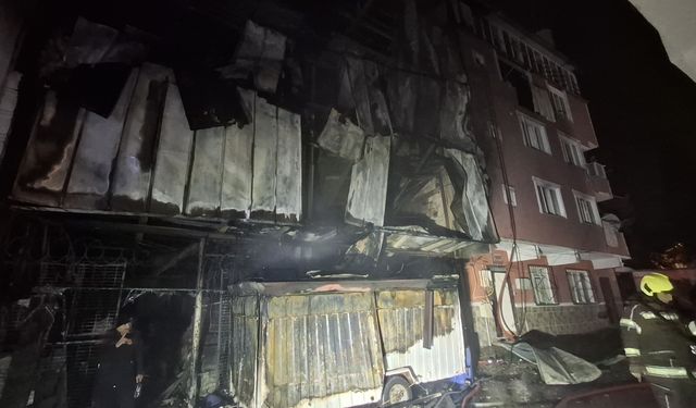 Bursa’da Depo Yangını: Alevler Yan Binaya Sıçradı