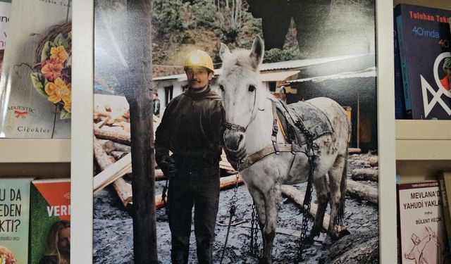 Emekli madenci, fotoğraflarla mesleğini anlatıyor