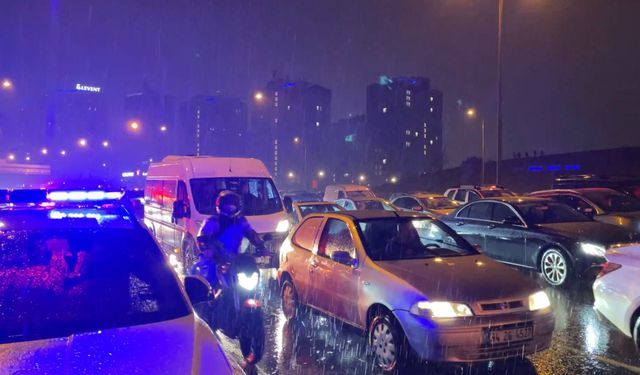 Eyüpsultan TEM’de 7 Araçlı Zincirleme Kaza