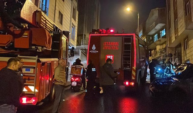 Eyüpsultan’da Park Halindeki Otomobiller Alev Alev Yandı