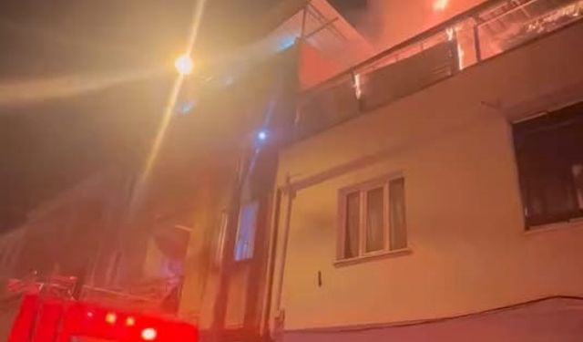 İnegöl’de Binanın Çatısı Alev Aldı