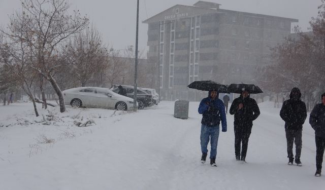 Kar Yağışından 180 köy yolu ulaşıma kapandı!