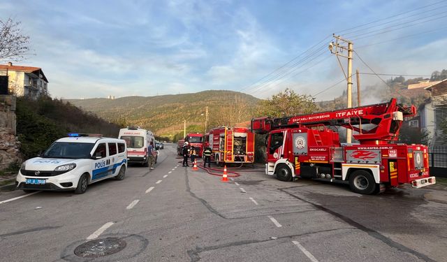 Kocaeli Derince’de Tek Katlı Evde Yangın: 1 Yaralı