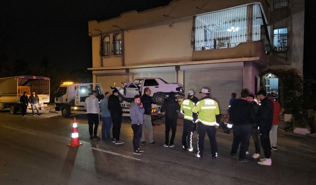 Kontrolden Çıkan Otomobil Eve Çarptı: 1 Ölü