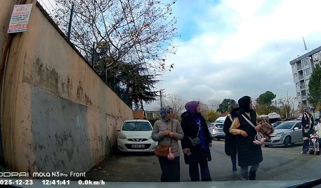 Korkunç Anlar, Okuldan Çıkan Öğrencilerin Üzerine Otomobil Sürdü!